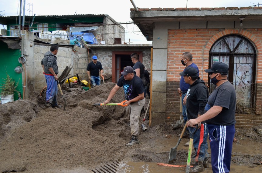 Neptalí Gutiérrez Juárez Visitó a las Familias Afectadas por Atípica Lluvia que Causó Daños en la colonia Los&nbsp;Volcanes