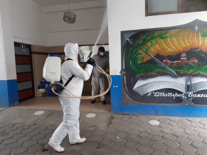 Más de cien sanitizaciones en espacios públicos de Zitlaltepec, frente a&nbsp;pandemia.