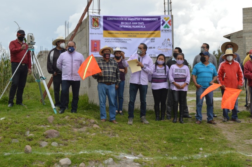 Arranca construcción de banquetas y guarniciones en calle Juan Coatl de&nbsp;Ixtenco.