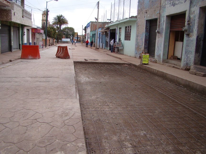 AVANZA LA EJECUCIÓN DE  LA CALLE ADOLFO LÓPEZ MATEOS EN&nbsp;ZITLALTEPEC