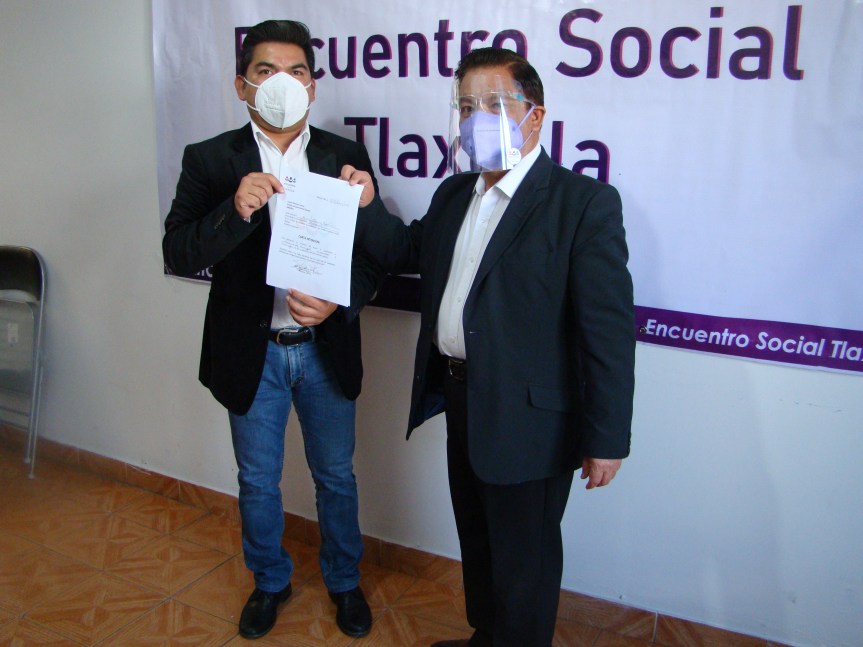Miguel Quiroz presenta su carta intención a la Presidencia municipal de Huamantla ante el&nbsp;PEST.
