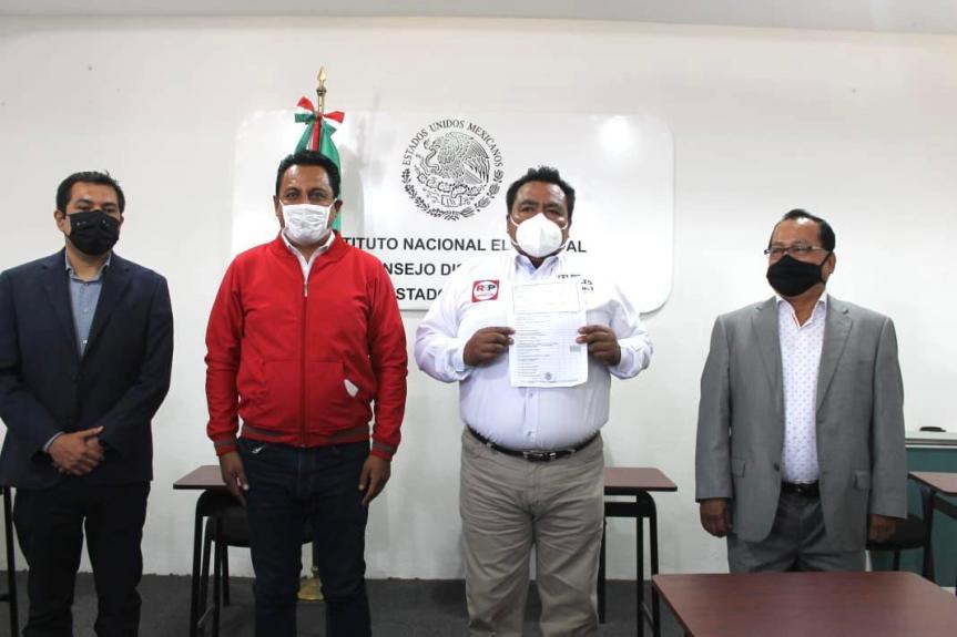 Felipe Morales se registra ante el INE como candidato al distrito federal III por el partido Redes Sociales Progresistas&nbsp;(RSP).