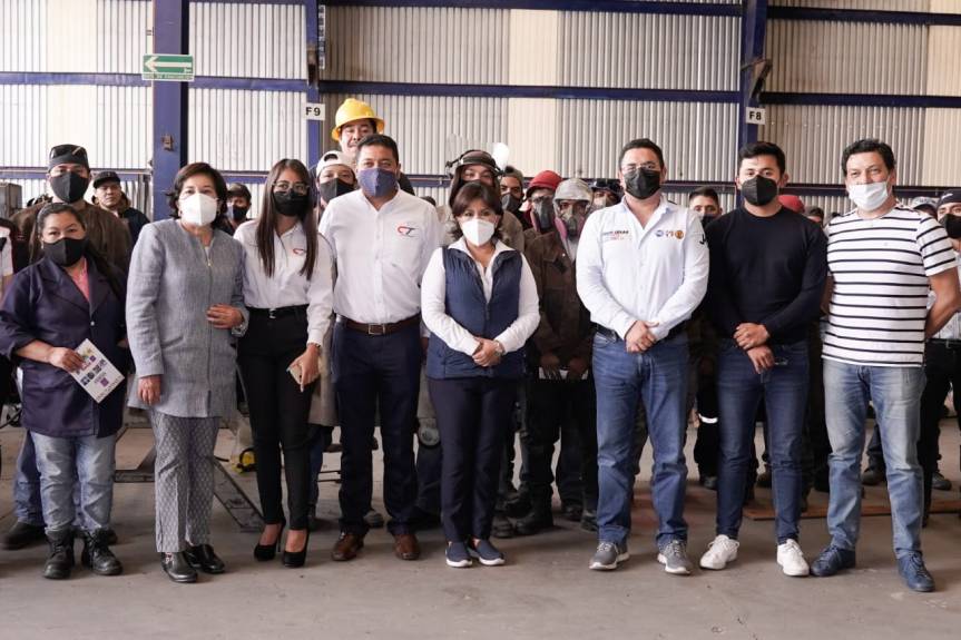 Anabell Ávalos dialoga con vecinos y trabajadores de El Carmen&nbsp;Tequexquitla