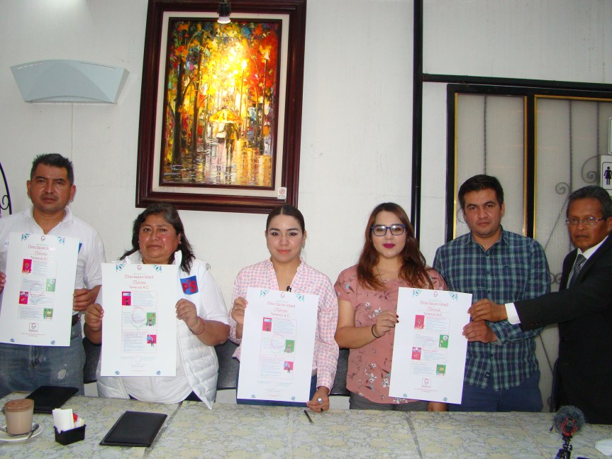 Leticia Ramos Cuautle firma agenda por la discapacidad presentada por TERECUA&nbsp;AC.