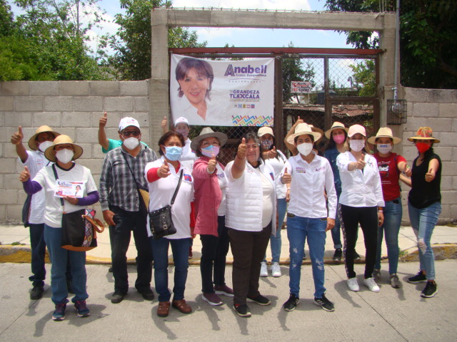 Recibe Leticia Ramos Cuautle el acompañamiento de la hija de Anabell Ávalos en su jornada&nbsp;proselitista