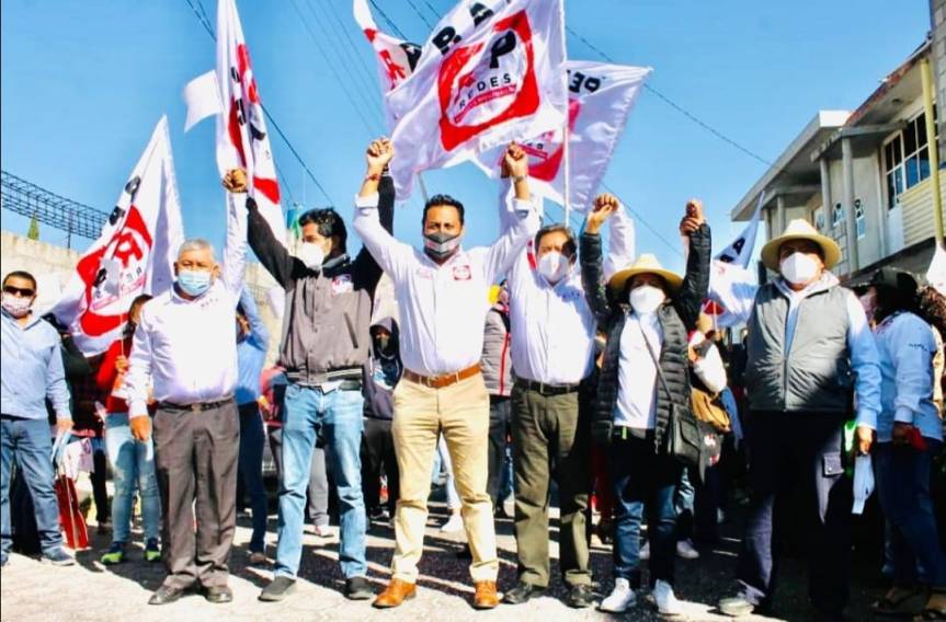 SAGA y René Fujiwara brindan su apoyo al candidato Rafael Bautista en Santa Cruz&nbsp;Tlaxcala.