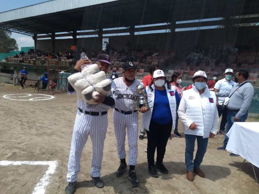 Leticia Ramos Cuatle encargada de tirar la primera bola en final de&nbsp;Baseball