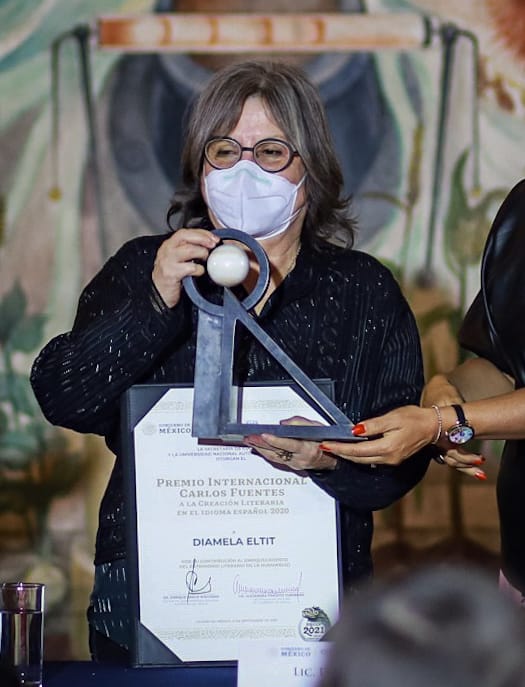 <strong>La escritora Diamela Eltit, Premio Internacional Carlos Fuentes, compartirá experiencias en conversatorio virtual&nbsp;</strong>