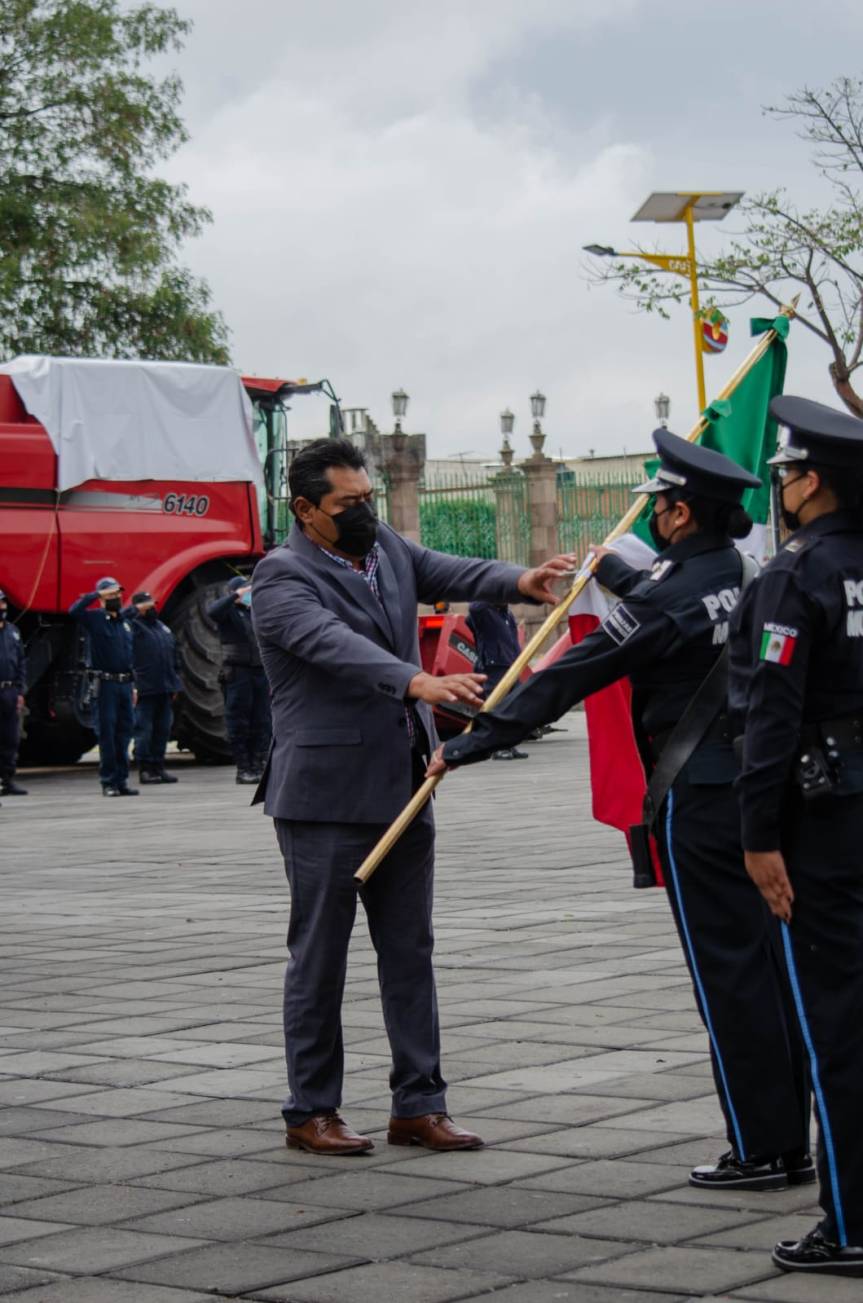 Presidente de Zacatelco Hildeberto Pérez Álvarez, encabezo en la mañana de este lunes este 6 de septiembre  honores a la&nbsp;bandera