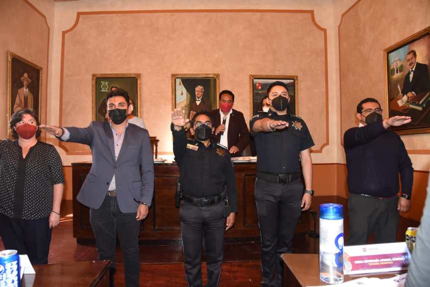 Conforma policía turística de Tlaxcala comités de vigilancia con artesanos de la Plaza&nbsp;Juárez