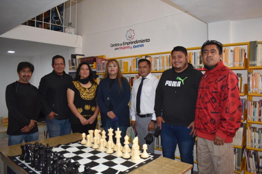 Logra Ayuntamiento de Zacatelco donación de juegos de&nbsp;ajedrez