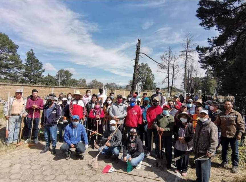 <strong>Realizan mantenimiento en el panteón de Huiztnáhuac, Santa Cruz Tlaxcala</strong>