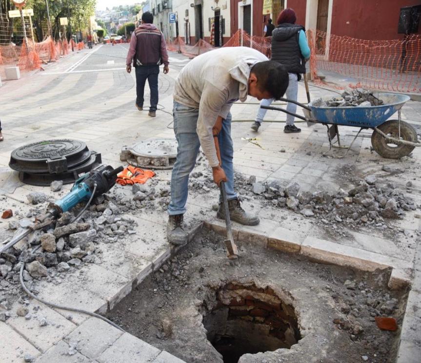 <strong>Ayuntamiento de Tlaxcala sustituye brocales y tapas de hierro por polietileno de alta resistencia</strong>