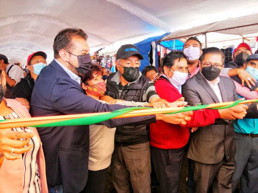 <strong>Con buen ánimo comerciantes y Alcalde de Huamantla inauguran Mercado Artesanal de Día de Muertos.</strong>
