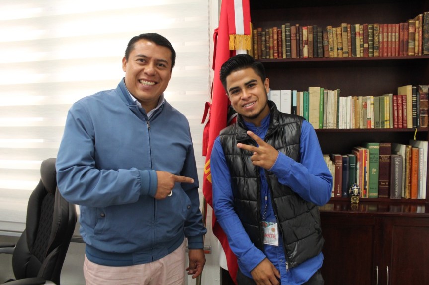 <strong>Impulsa Rubén Terán a joven tlaxcalteca con proyecto científico en la&nbsp;NASA</strong>