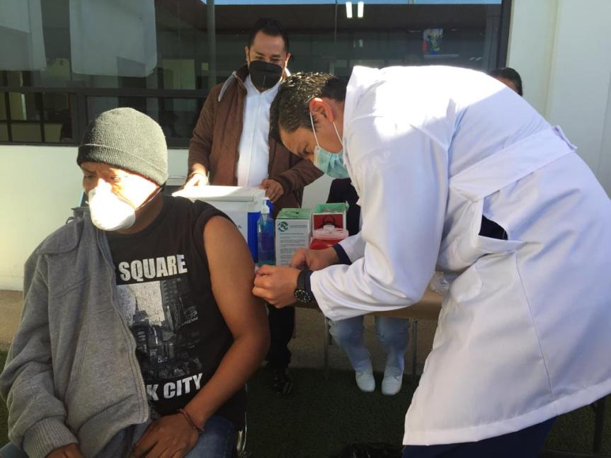 TLAXCALA, ENTRE LOS PRIMEROS ESTADOS DEL PAÍS QUE INICIARON LA APLICACIÓN DE LA TERCERA VACUNA A PERSONAS MAYORES DE 60&nbsp;AÑOS