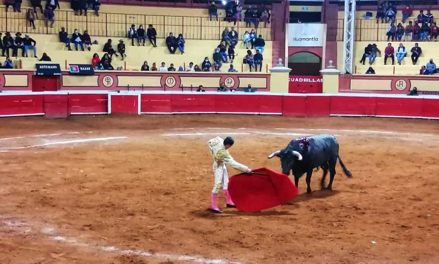 <strong>Sebastián Ibelles tomó la alternativa en la Plaza de Toros “La Taurina”, en Huamantla</strong>