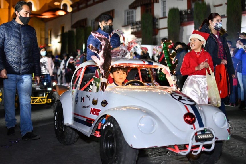 DISFRUTAN CIENTOS DE FAMILIAS HUAMANTLECAS GRAN DESFILE&nbsp;NAVIDEÑO