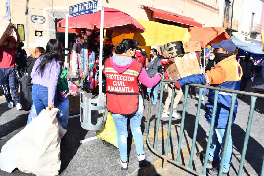 <strong>APOYA TRÁNSITO MUNICIPAL Y PROTECCIÓN CIVIL ACTIVIDADES COMERCIALES POR EL “DÍA DE&nbsp;REYES”</strong>