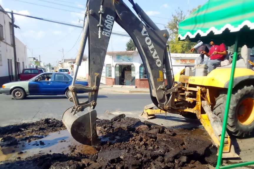 REPARA CAPAMH FUGA DE AGUA EN LA CALLE HIDALGO DE LA CABECERA&nbsp;MUNICIPAL
