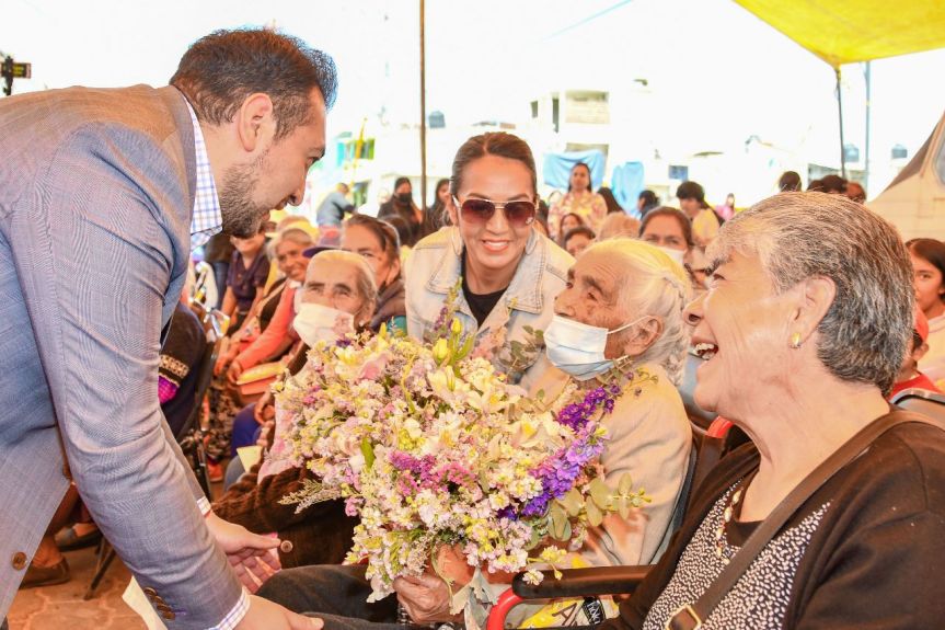 VAMOS A SEGUIR TRABAJANDO POR EL BIENESTAR DE LAS MUJERES HUAMANTLECAS: SALVADOR SANTOS&nbsp;CEDILLO