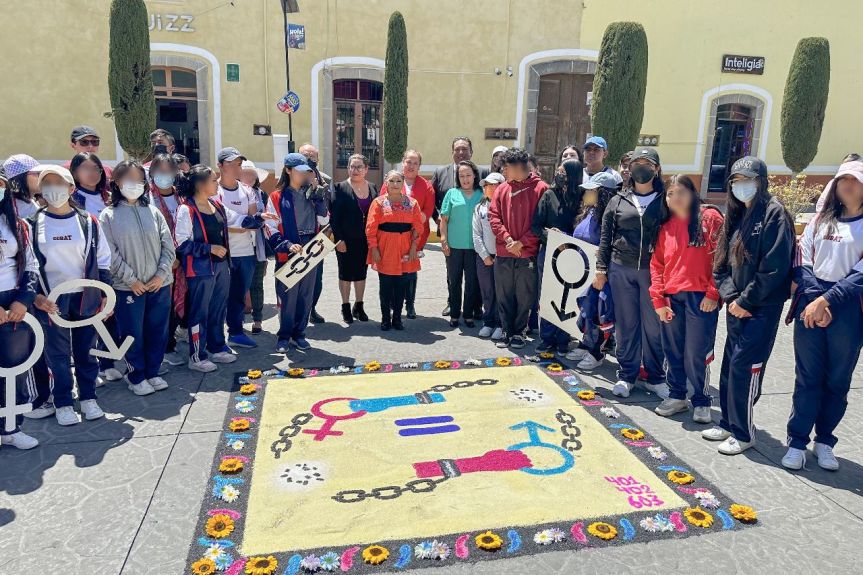 CON EL ARTE EFÍMERO ESTUDIANTES DE HUAMANTLA SE EXPRESAN POR LA IGUALDAD DE&nbsp;GÉNERO