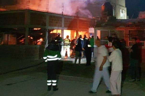 SOFOCA PERSONAL DE SEGURIDAD DE HUAMANTLA CONATO DE INCENDIO EN LA CABECERA&nbsp;MUNICIPAL