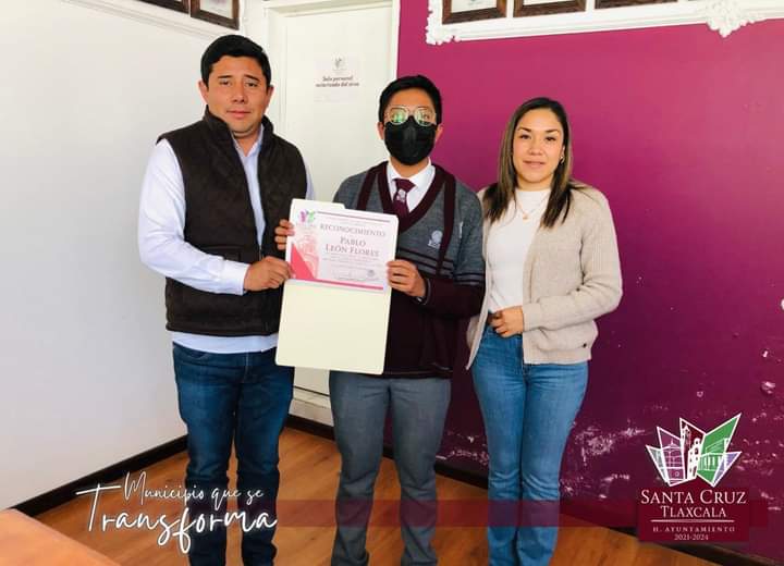 Entrega alcalde de Santa Cruz Tlaxcala reconocimientos a alumnos destacados del COBAT&nbsp;12