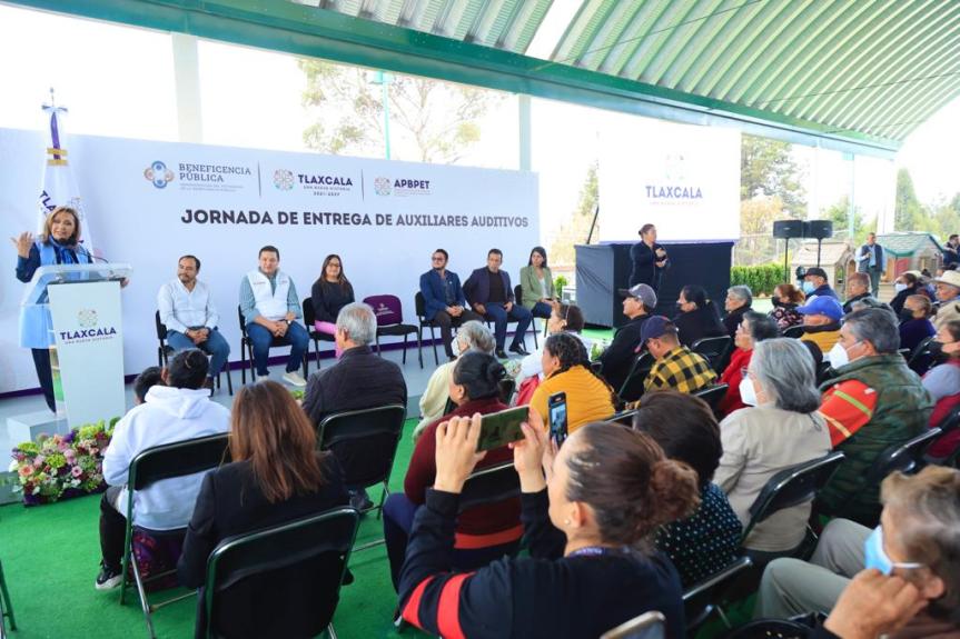 Entregaron más de 80 aparatos auxiliares auditivos a ciudadanos de Tlaxco: Diana Torrejón&nbsp;Rodríguez