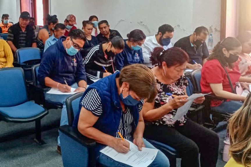 SE CAPACITAN PRESTADORES DE SERVICIOS DE HUAMANTLA PARA MEJORAR EL MANEJO DE ALIMENTOS Y&nbsp;SEGURIDAD