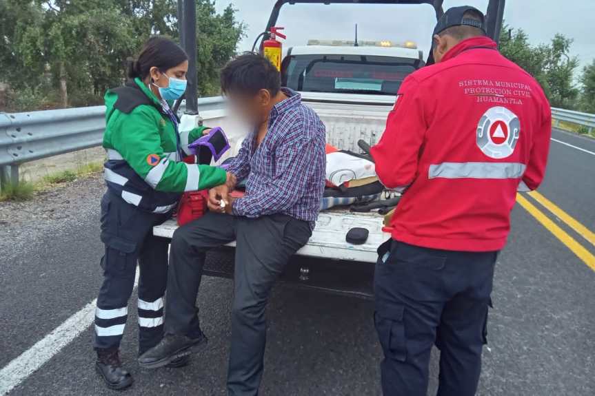 ATIENDE PROTECCIÓN CIVIL DE HUAMANTLA ACCIDENTE VEHICULAR EN EL CARMEN XALPATLAHUAYA 