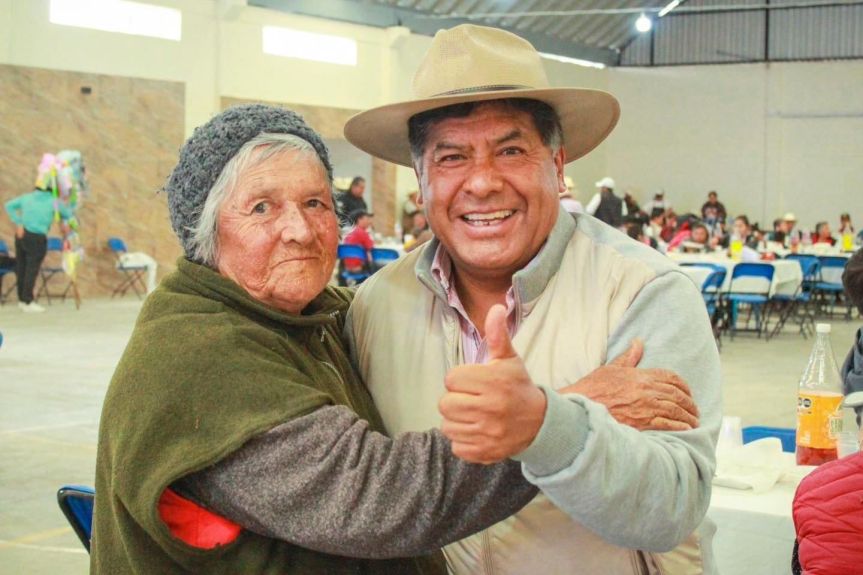 CELEBRA DIPUTADO VICENTE MORALES A LAS MAMÁS EN DIVERSAS&nbsp;COMUNIDADES