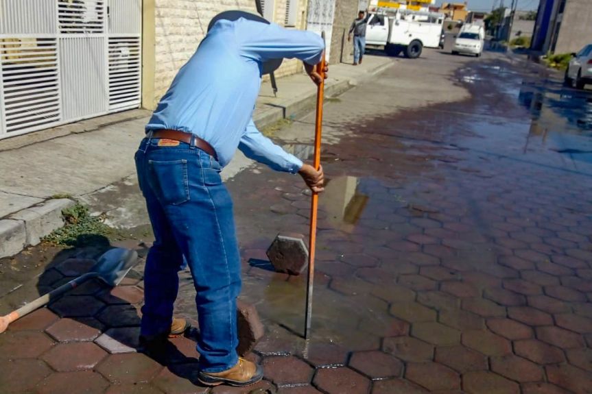 ATIENDE CAPAMH DOS IMPORTANTES FUGAS DE AGUA EN LA CABECERA&nbsp;MUNICIPAL