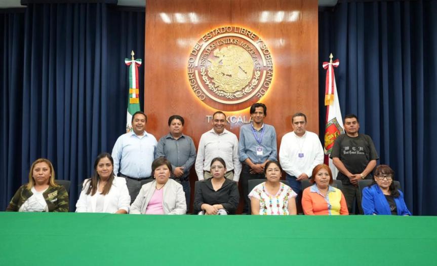 Se reúne Diputado Miguel Ángel Caballero Yonca con directivos y padres de familia de escuelas de su distrito 