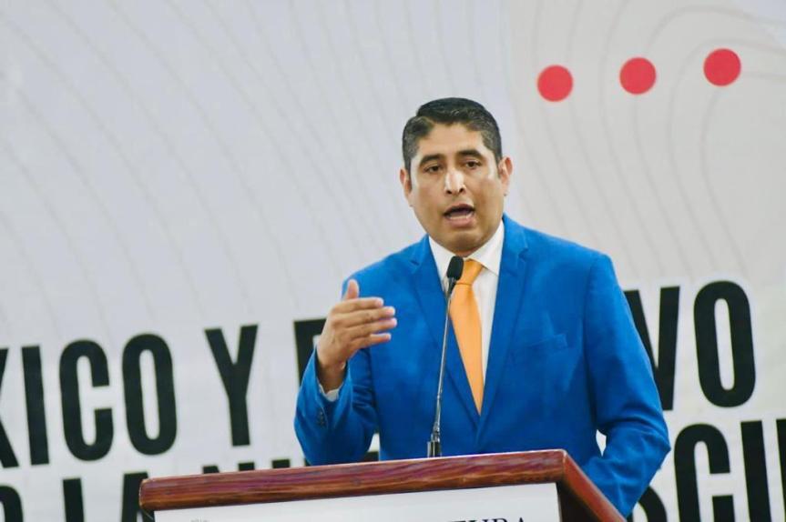 Presentan el Capítulo XX titulado “El Contexto de Violencia en México y el Nuevo Marco Institucional” el profesor Arturo Morales Juárez y el doctor Jorge Alberto Vidal&nbsp;Urrutia