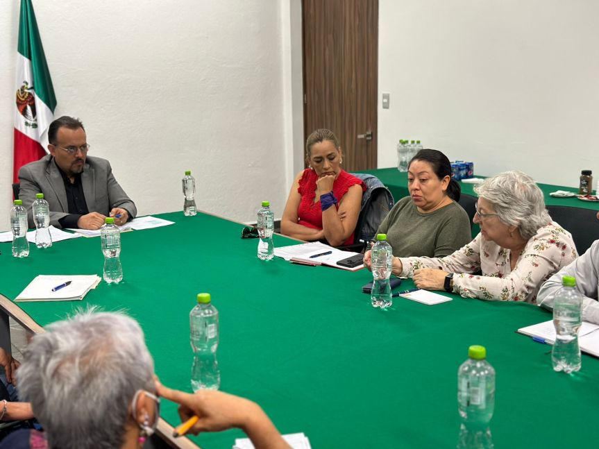 Se reúne diputado Manuel Cambrón con vecinos inconformes con obra del Auto&nbsp;Tren