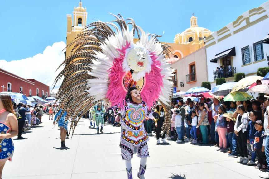 FIESTA Y COLOR EN EL TRADICIONAL DESFILE DE LA DALIA DE LA FERIA HUAMANTLA&nbsp;2023