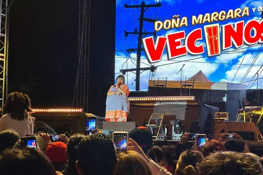 CONQUISTAN EL ESCENARIO GILBERTO GLESS Y LALO ESPAÑA EN EL FESTIVAL DE LA COMEDIA DE LA FERIA HUAMANTLA&nbsp;2023