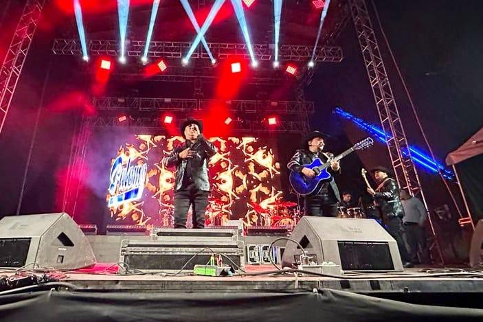 UNA GRAN FIESTA CON LLENO TOTAL EN LA PRESENTACIÓN ESTELAR DEL GRUPO PALOMO Y CARDENALES DE NUEVO LEÓN 