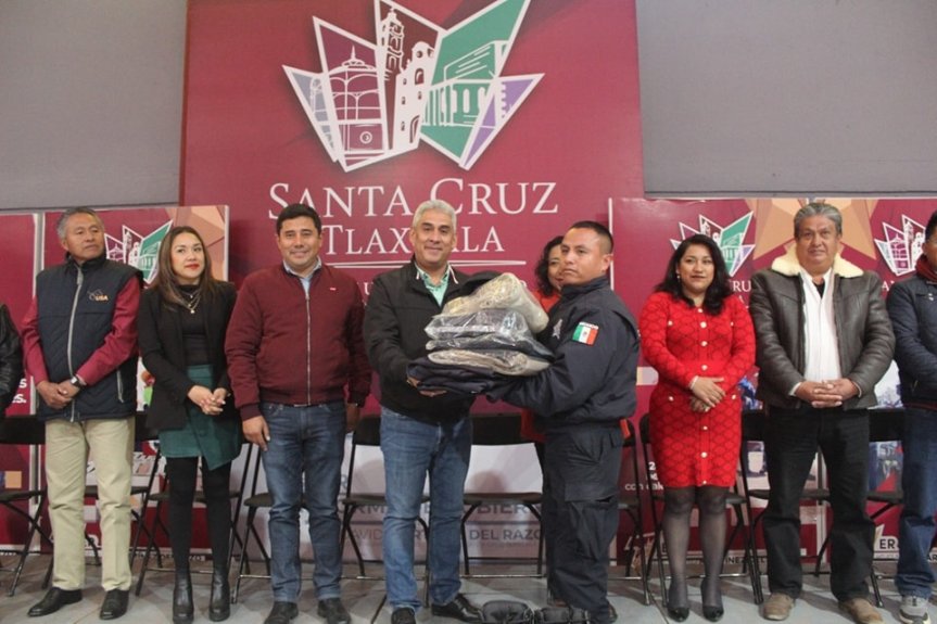 DAVID MARTÍNEZ DEL RAZO ENTREGÓ UNIFORMES Y PATRULLA ROSA A ELEMENTOS DE SEGURIDAD&nbsp;PÚBLICA