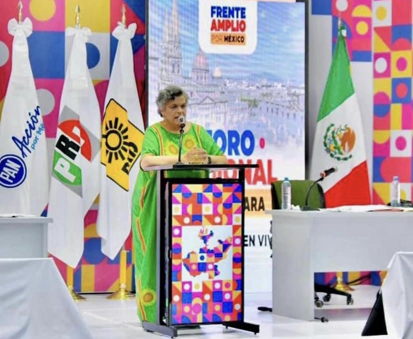 BEATRIZ PAREDES EN EL FORO REGIONAL&nbsp;GUADALAJARA
