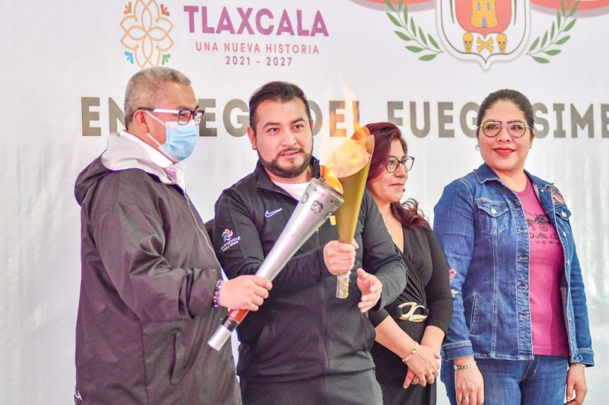 RECIBE SALVADOR SANTOS CEDILLO FUEGO SIMBÓLICO DE&nbsp;INDEPENDENCIA