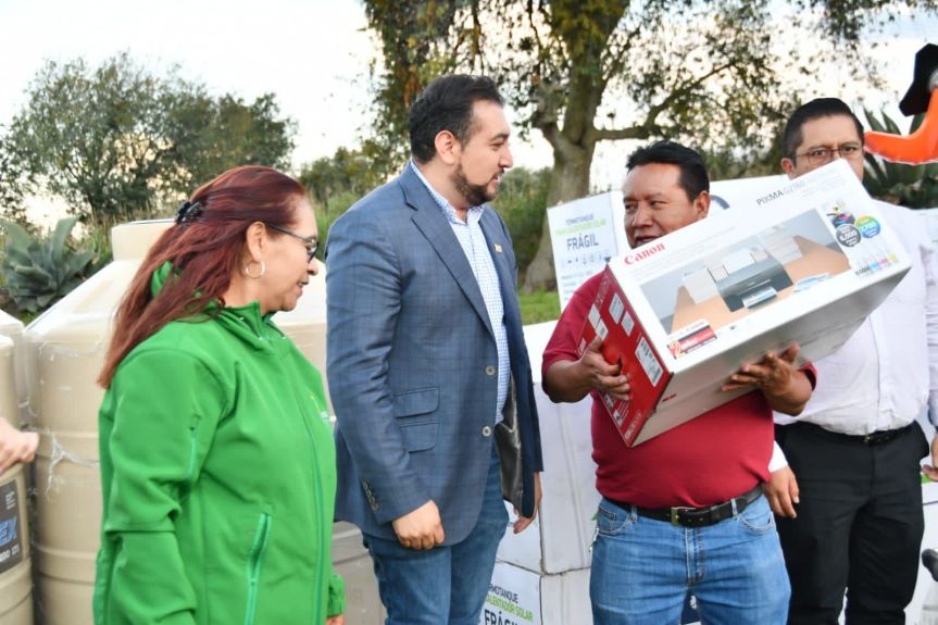 ENTREGA SALVADOR SANTOS CEDILLO APOYOS EN BENEFICIO DE MÁS DE 100 FAMILIAS DE ALTAMIRA 