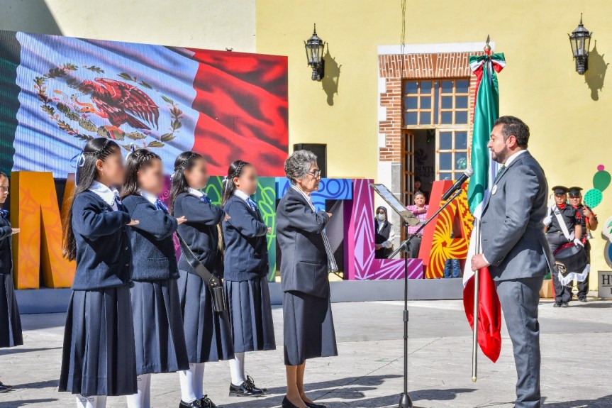 ENCABEZA SALVADOR SANTOS CEDILLO CEREMONIA DE LOS 100 AÑOS DE FUNDACIÓN DEL COLEGIO JUANA DE&nbsp;ARCO