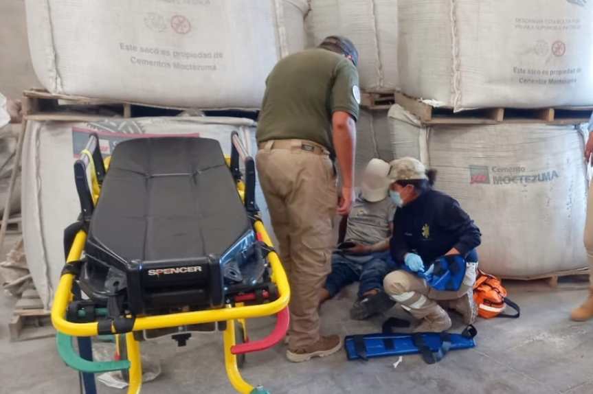 PROTECCIÓN CIVIL DE HUAMANTLA BRINDA PRIMEROS AUXILIOS A LESIONADOS POR&nbsp;MONTACARGAS