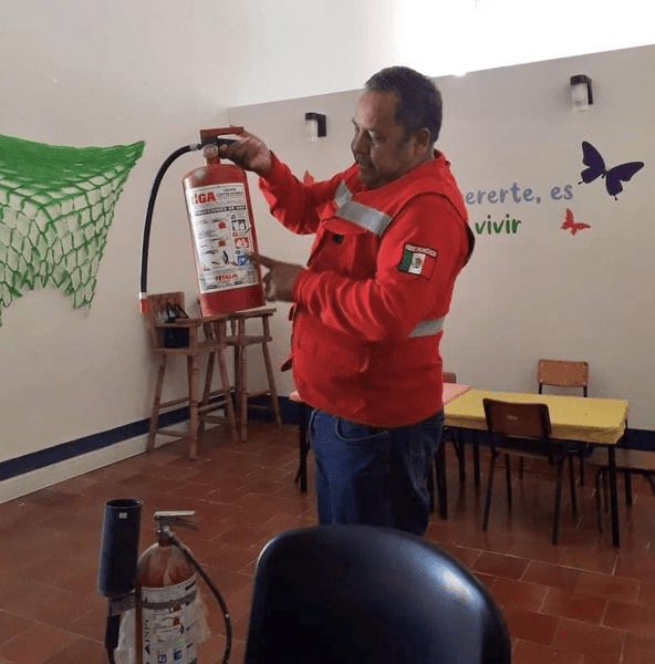 PROTECCIÓN CIVIL DE SANTA CRUZ TLAXCALA DA UN CURSO SOBRE&nbsp;EXTINTORES