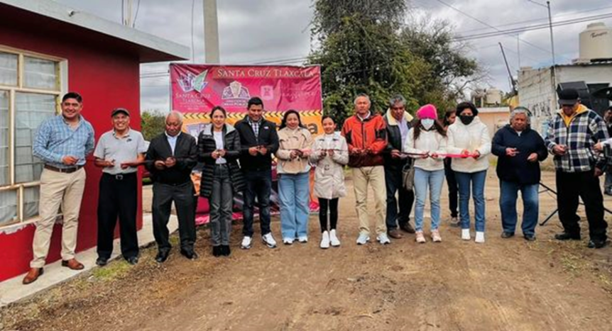 Entrega edil de Santa Cruz Tlaxcala, David Martínez Del Razo obra de drenaje&nbsp;concluida