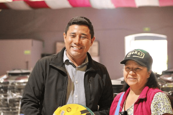 Tinacos, calentadores y bombas de agua entrega el alcalde de Santa Cruz&nbsp;Tlaxcala