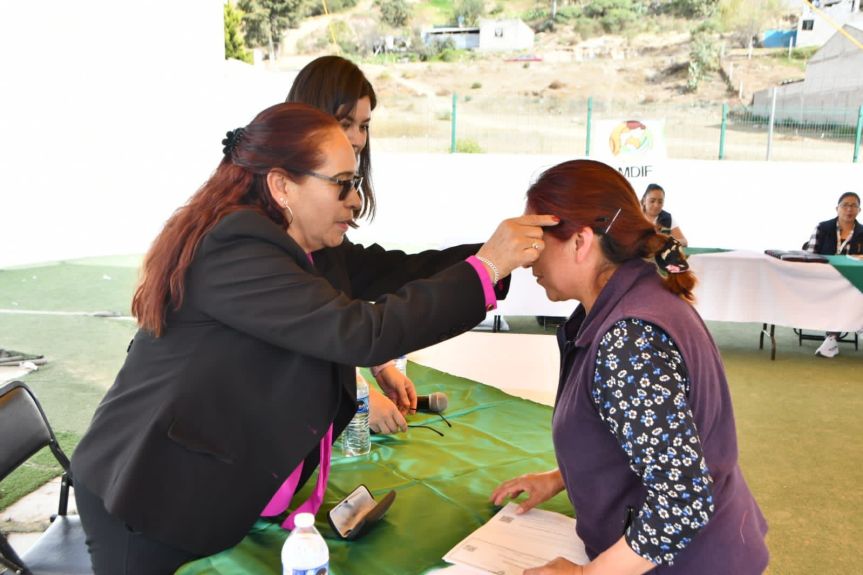 BENEFICIA SMDIF HUAMANTLA A 40 FAMILIAS CON LA ENTREGA DE LENTES&nbsp;GRATUITOS