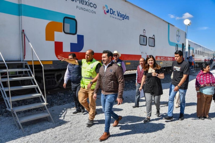 RECORRE SALVADOR SANTOS CEDILLO EL DR. VAGÓN EN HUAMANTLA ACOMPAÑADO DE AUTORIDADES&nbsp;ESTATALES